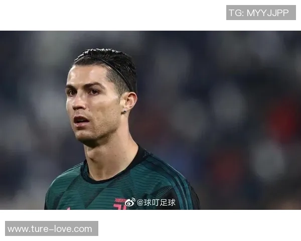 系发带的足球明星们如何在赛场上展现个性与风采