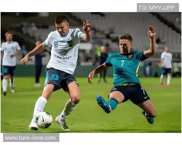 蓝眼珠足球明星盘点他们的魅力与球场风采一览