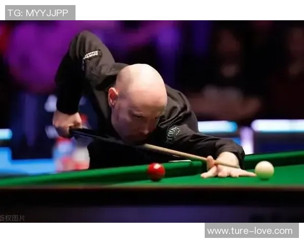 足球场上的螺丝之王他用热爱和坚持铸就辉煌传奇