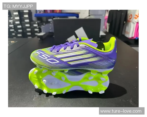 足球明星为何不愿意赠送鞋子给粉丝背后的原因解析