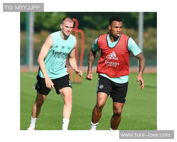 足球明星每周训练时间揭秘：他们是如何保持巅峰状态的